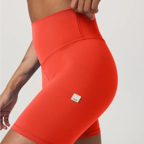 Vuori AllTheForm Short - Bright Poppy - Picture 2 of 3